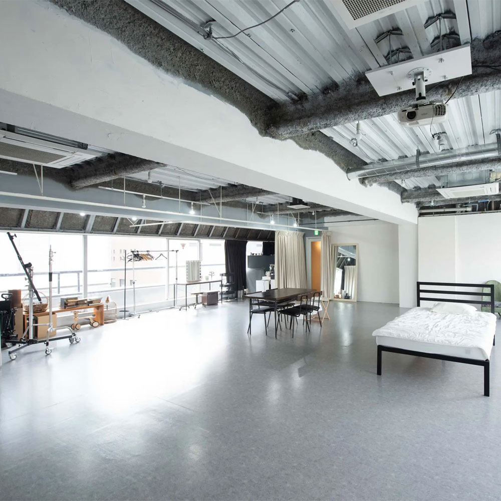 <大阪>studio akegure 自然光 無料レンタル多数 100m2以上【中之島・肥後橋】