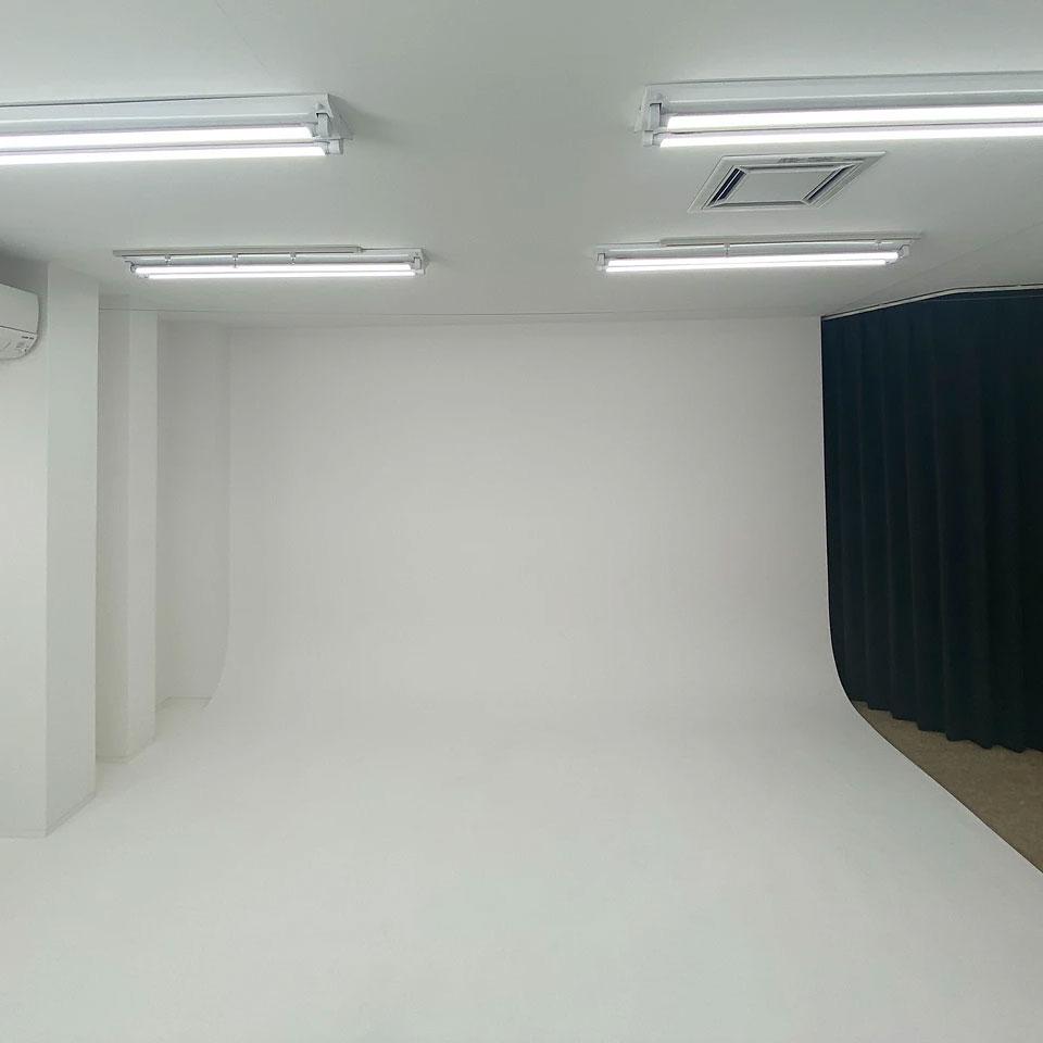 ＜大阪＞ソリスタ 白大理石風床、ブラックルーム 【九条】