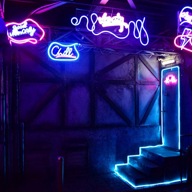 ＜大阪＞近未来のネオン廃墟NIA【弁天町】