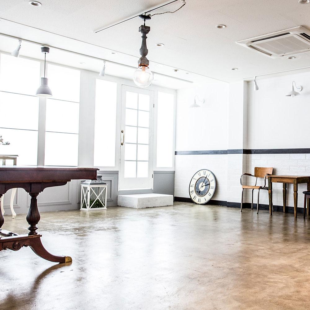 <大阪>studio02 南船場 白いロココ調壁 おしゃれ家具 【心斎橋】