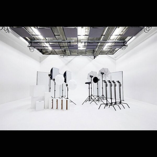 <大阪>スタジオシロバコ 白ホリ2nd【西中島南方】