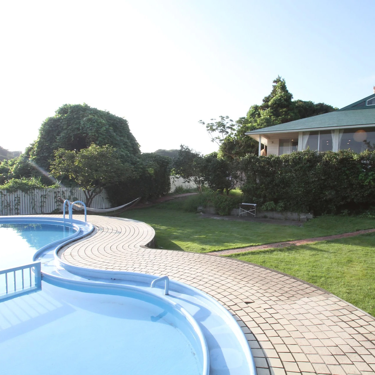 ＜神奈川＞鎌倉N邸プール付き邸宅【鎌倉駅～バス～姥子台下車】