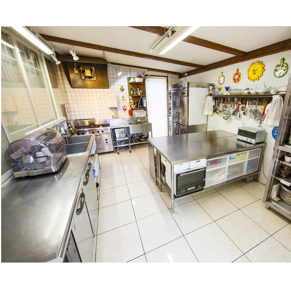 <兵庫>スタジオ ファンフル キッチン【『林小学校前バス停】