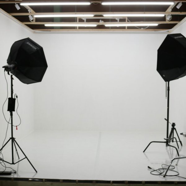 ＜京都＞直角白ホリゾント 黒幕対応 コイズミデザイン 京都スタジオ【西京極駅】