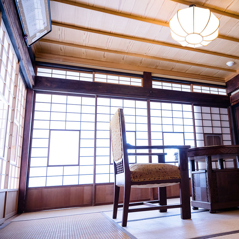 ＜山梨＞文学の森公園 三島由紀夫文学館【バス文学の森公園前】<span class="price-others">おひとりの更衣室料金</span> - 画像 (3)