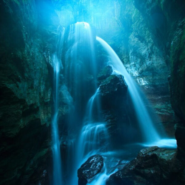 ＜高知＞中津渓谷（なかつけいこく）<span class="price-others">入場料無料</span>